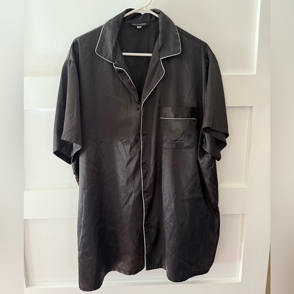 Tony & Candice black silky night shirt night gown